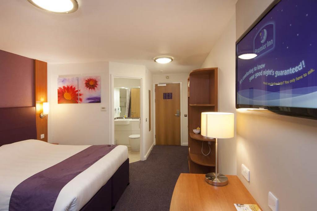 Premier Inn Falkirk East Bagian luar foto