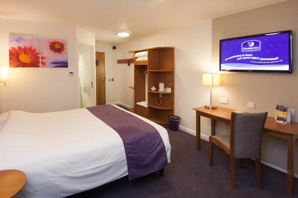 Premier Inn Falkirk East Bagian luar foto